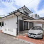 前の記事 - 佐賀市佐賀駅チカの戸建て民泊を撮影！光と木目の温もりあふれる体験レポ