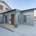 次の記事 - 北九州市八幡東区で建築撮影｜こだわりが詰まった平屋住宅をKUMICODE目線で紹介